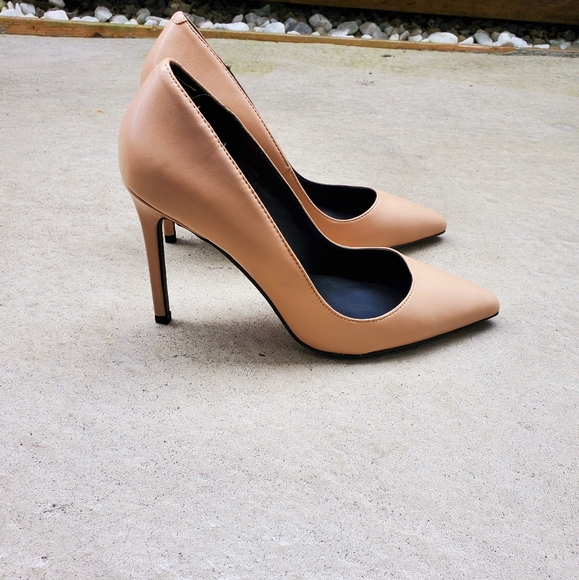 Nude Le Chateau High Heels - Picture 2 of 3